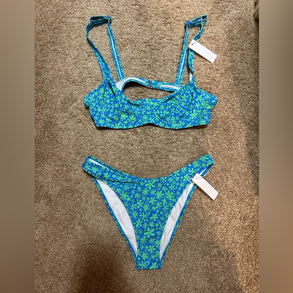 Bright Swimwear Bikini. Capri top and bottom(Ocean Dream) Size: Medium.